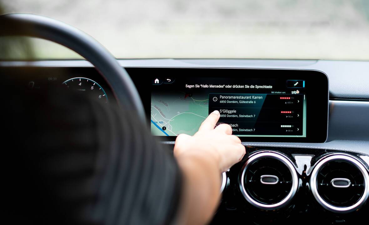Persönliche Assistenten, wie der Google Assistant oder die Mercedes-Benz User Experience kommen der Idee des Web 3.0 am nächsten. Web 3.0: Mercedes Benz User Experience