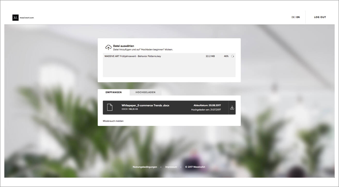 Abbildung 1: Die Datei kann einfach per drag and drop eingefügt und hochgeladen werden.  2017-08-08 MASSIVE ART Fileshare Datei hochladen