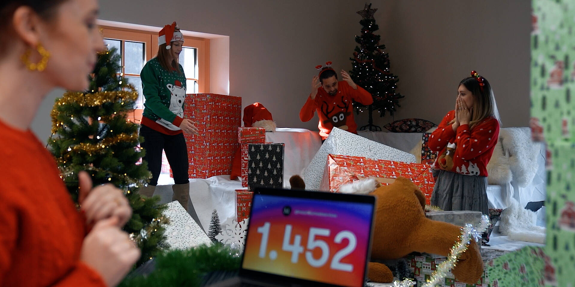 12 Days of Christmas by MASSIVE ART - Day 08