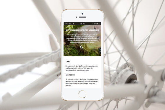 MASSIVE-ART-Energieautonomie-Smartphone