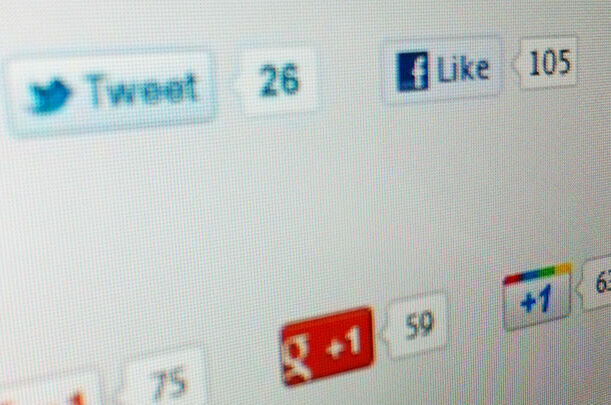 MASSIVE ART BLOG Header Social-sharing